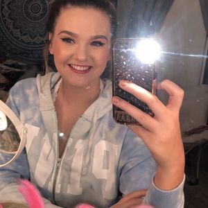Meet your Posher, Chloe